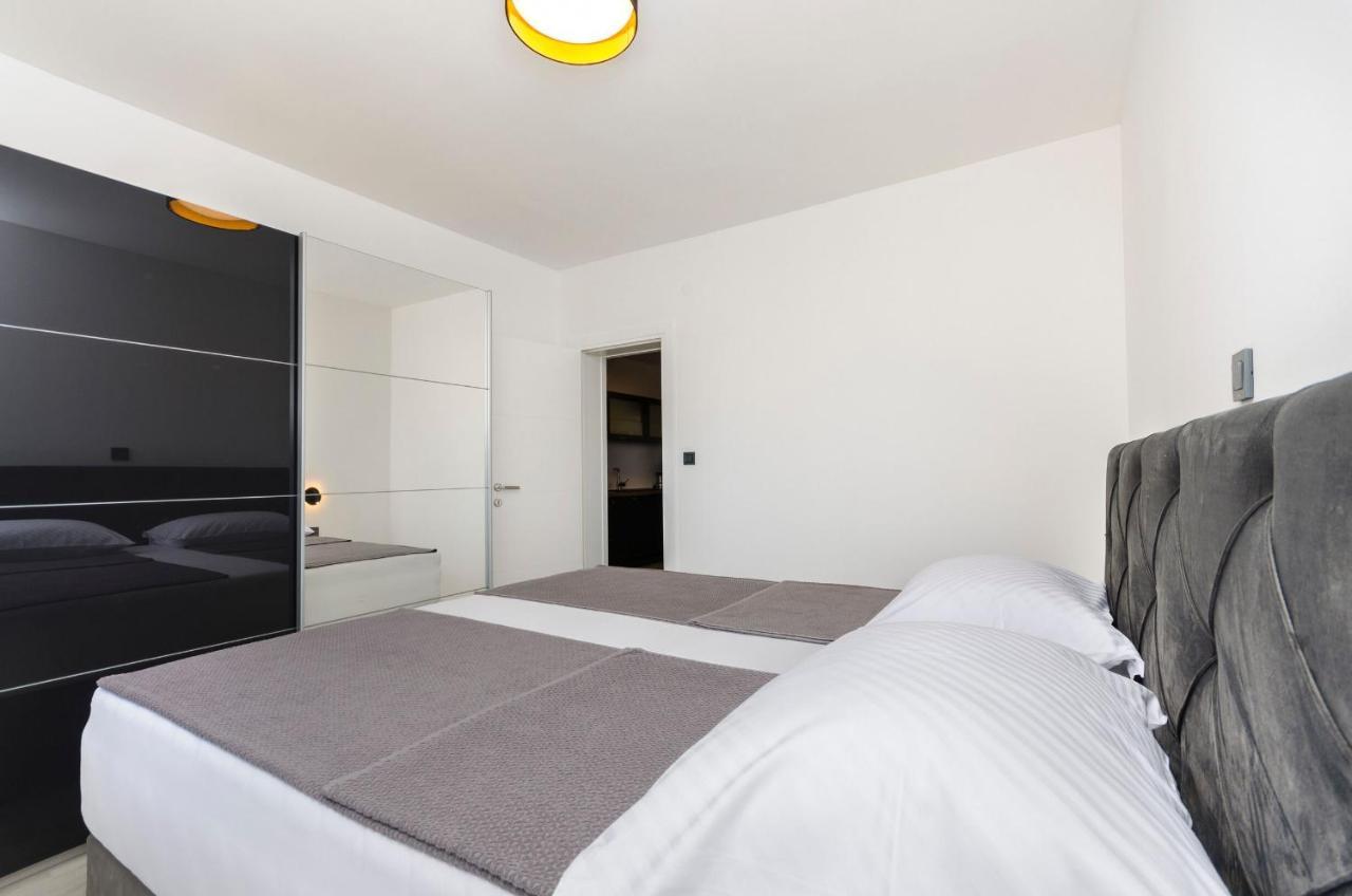 Casia Apartment Srima